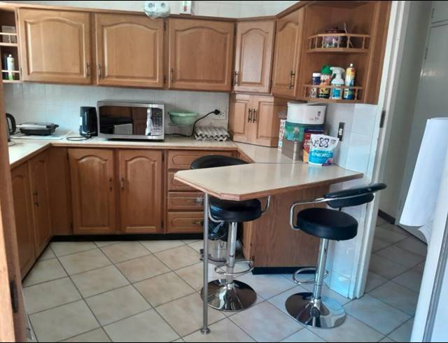 5 BEDROOM HOUSE FOR SALE IN MONDEOR
